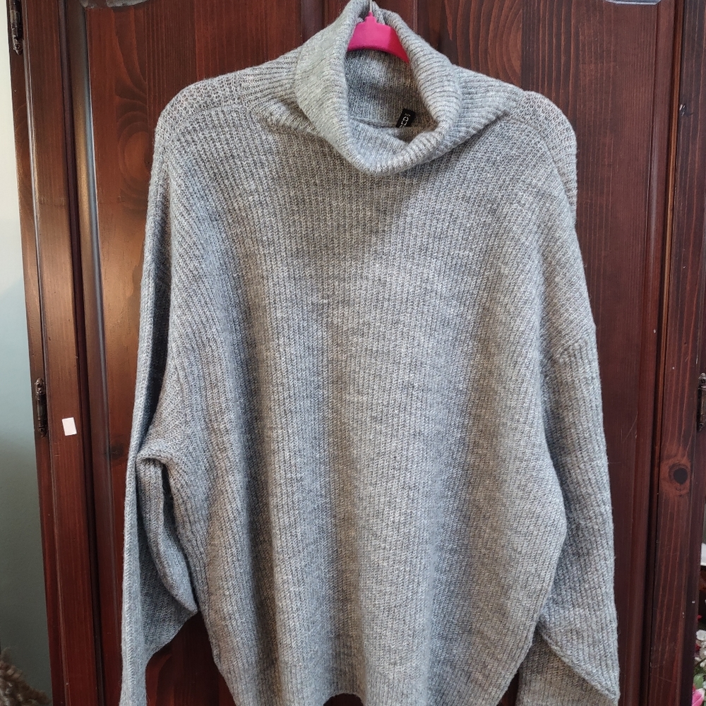 Long sleeve sweater